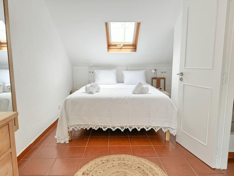 Costa Inn Beach House With Pool By Homeful Homes Costa de Caparica Buitenkant foto