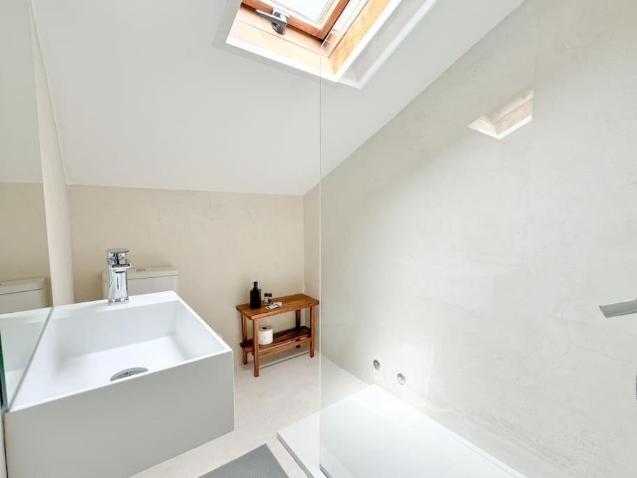 Costa Inn Beach House With Pool By Homeful Homes Costa de Caparica Buitenkant foto