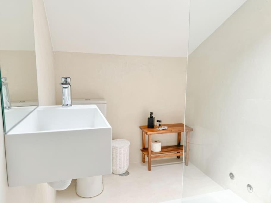 Costa Inn Beach House With Pool By Homeful Homes Costa de Caparica Buitenkant foto